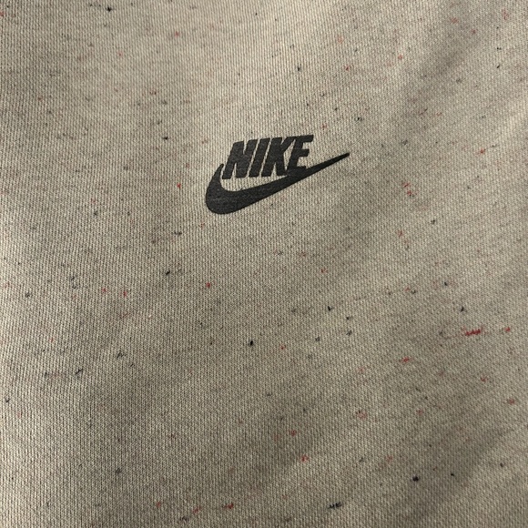 Men’s Nike club crew neck sweatshirt green/beige - Picture 4 of 4